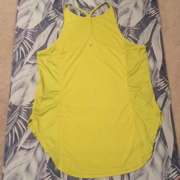 Layer8 green athletic tank - Picture 3 of 3